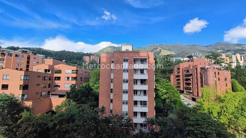Apartamento Amoblado de 3 Alcobas con Vista a la Ciudad en Las Lomas 2 - 2