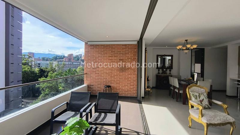 Apartamento Amoblado de 3 Alcobas con Vista a la Ciudad en Las Lomas 2 - 3
