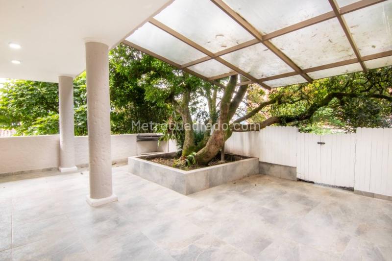 Stylish 4BR House with BBQ in El Tesoro - 7