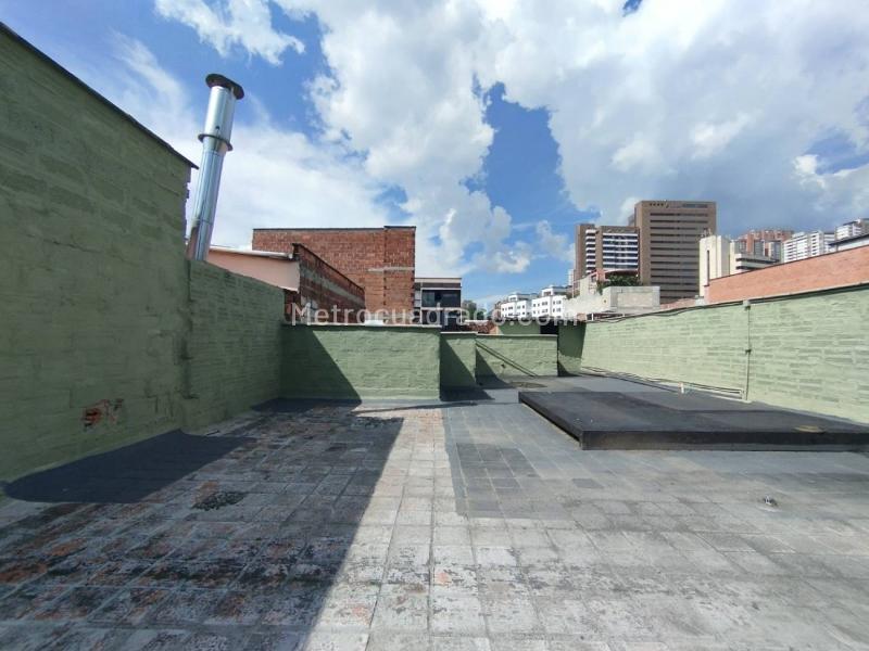 Commercial House with Terrace in Manila - 3