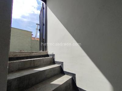 Casa de 4 alcobas en arriendo en Manila, Medellín, 200 m² · foto 4 de 17