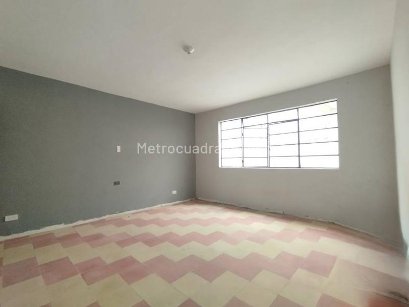 Commercial House with Terrace in Manila - 7