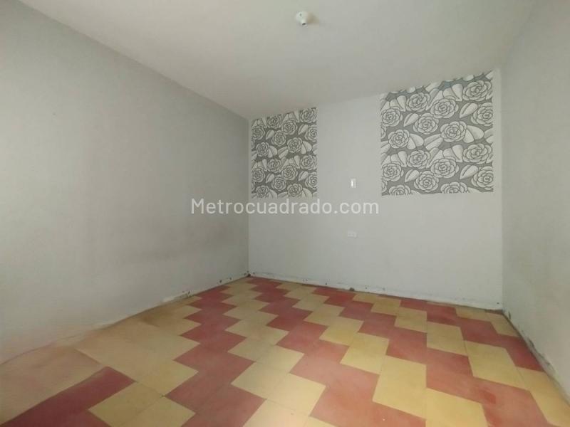 Commercial House with Terrace in Manila - 9