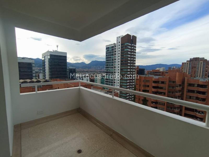 Apartamento Amplio de 3 Alcobas con Balcón Panorámico en Loma de los González