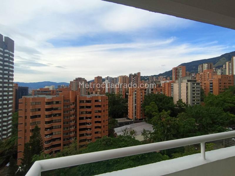 Apartamento Amplio de 3 Alcobas con Balcón Panorámico en Loma de los González - 2