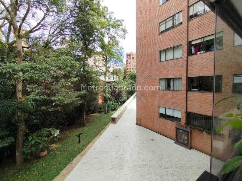 Apartamento Amplio de 3 Alcobas en Las Lomas 1 - 3