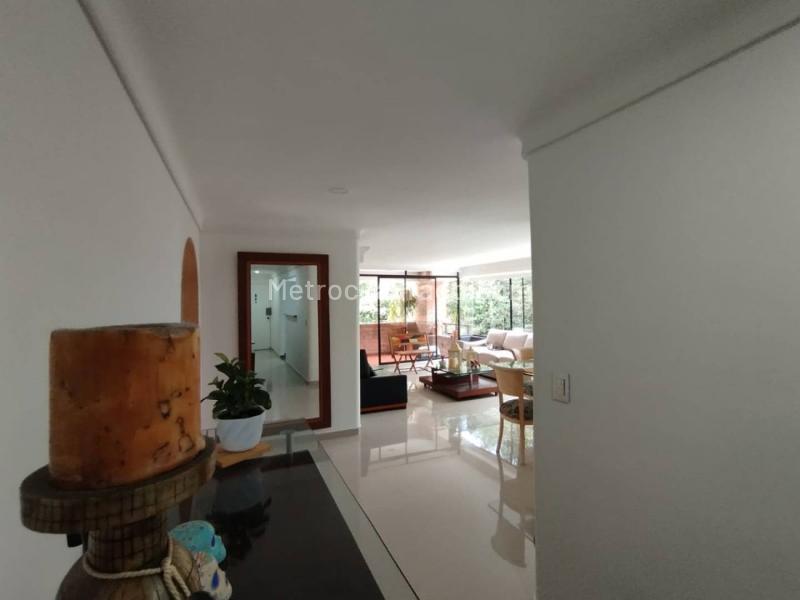 Apartamento Amplio de 3 Alcobas en Las Lomas 1 - 5