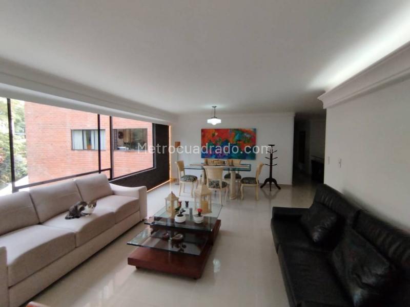 Apartamento Amplio de 3 Alcobas en Las Lomas 1 - 7
