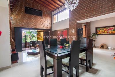 Apartamento de 3 alcobas en venta en Loma De Los Gonzalez, Medellín, 256 m² · foto 4 de 7