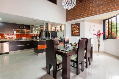 Apartamento de 3 alcobas en venta en Loma De Los Gonzalez, Medellín, 256 m² · foto 5 de 7