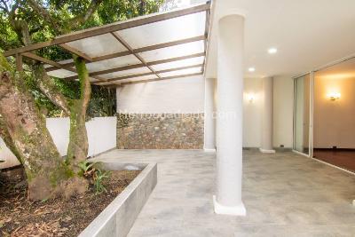 Casa de 4 alcobas en venta en El Tesoro, Medellín, 345 m² · foto 2 de 16