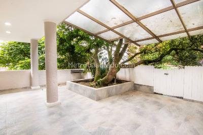 Casa de 4 alcobas en venta en El Tesoro, Medellín, 345 m² · foto 4 de 16