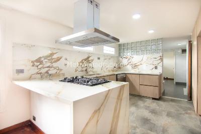 Casa de 4 alcobas en venta en El Tesoro, Medellín, 345 m² · foto 6 de 16