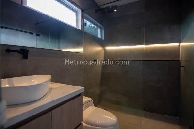 Casa de 4 alcobas en venta en El Tesoro, Medellín, 345 m² · foto 12 de 16