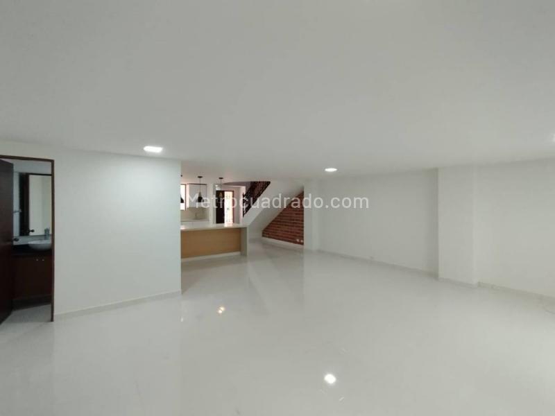 Casa Moderna de 3 Alcobas cerca a El Tesoro - 5