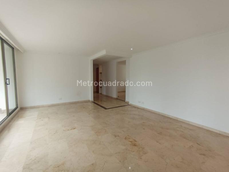 Comfortable 2BR Apartment with Panoramic View in Las Lomas - 3