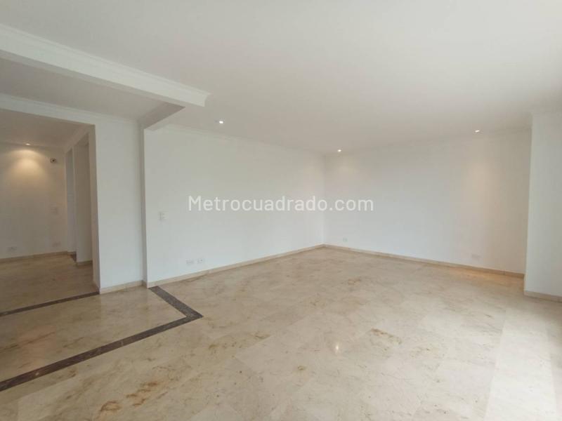 Comfortable 2BR Apartment with Panoramic View in Las Lomas - 5