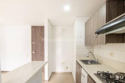 Apartamento de 2 alcobas en venta en Pilsen, Itagüí, 62 m² · foto 3 de 10