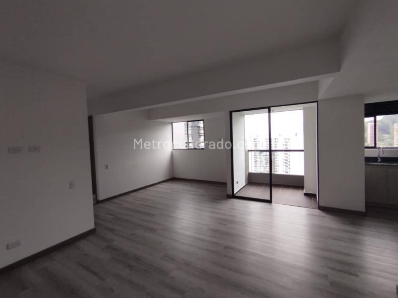 Apartamento Nuevo de 2 Alcobas en El Poblado con 3 Baños y Balcón Panorámico - 4