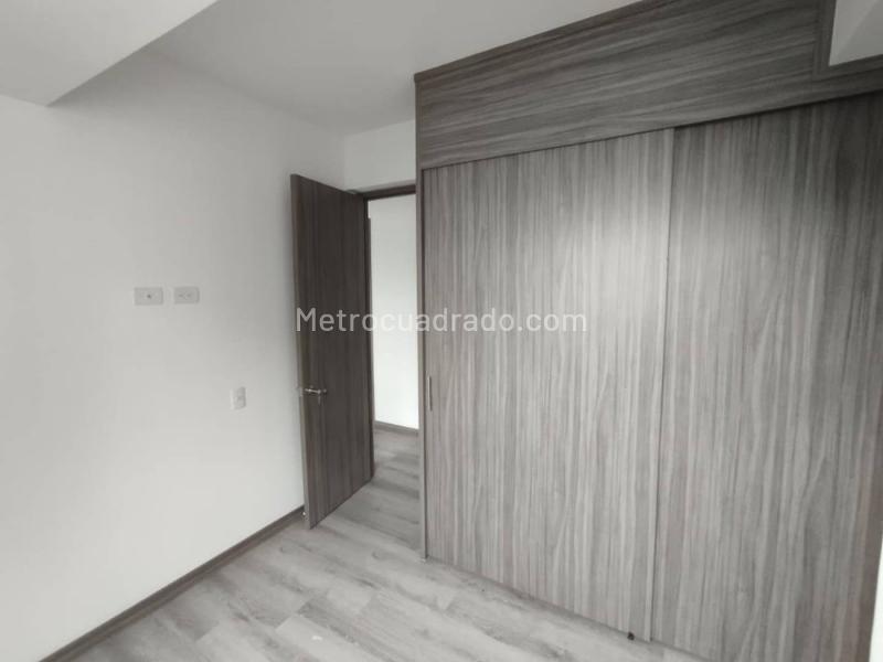 Apartamento Nuevo de 2 Alcobas en El Poblado con 3 Baños y Balcón Panorámico - 9