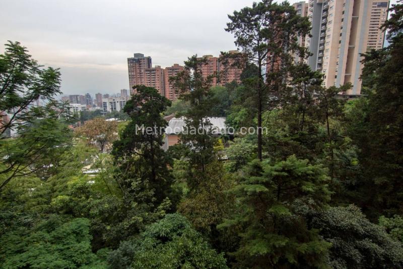 Elegant 2BR Apartment with Amenities in Los Balsos