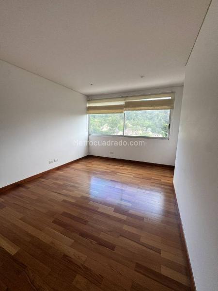 Apartamento Elegante de 3 Alcobas con Piscina en Los Balsos - 9