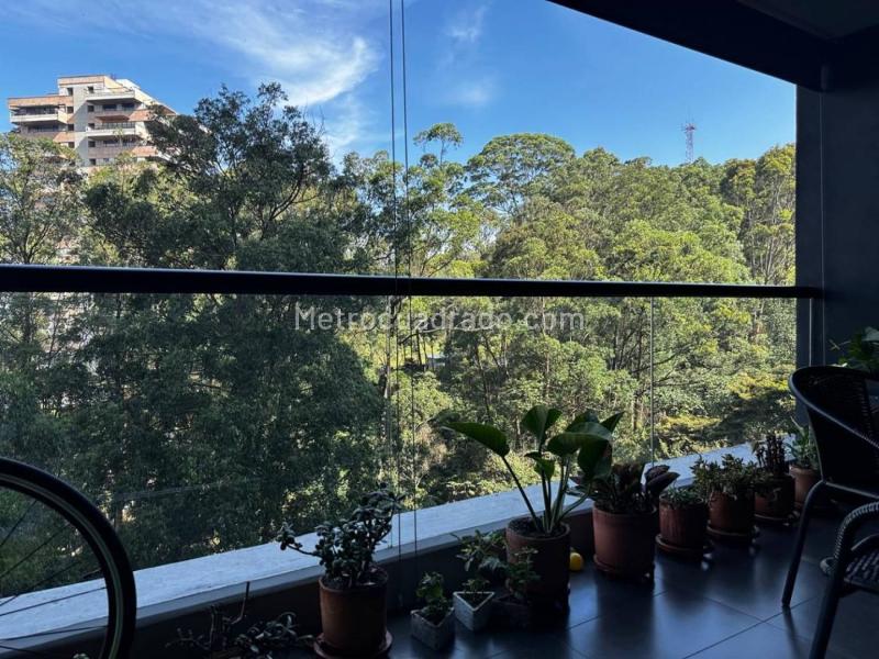 Apartamento Moderno de 3 Alcobas en Altos del Poblado - 2