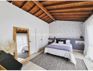 Casa de 3 alcobas en arriendo en San Lucas, Medellín, 200 m² · foto 8 de 10