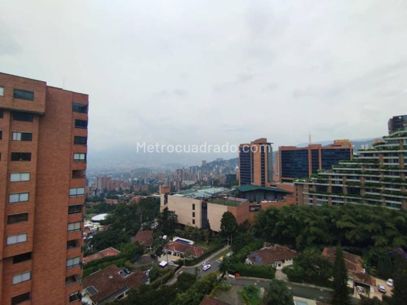 Apartamento Luminoso de 3 Alcobas con Amenidades en El Tesoro