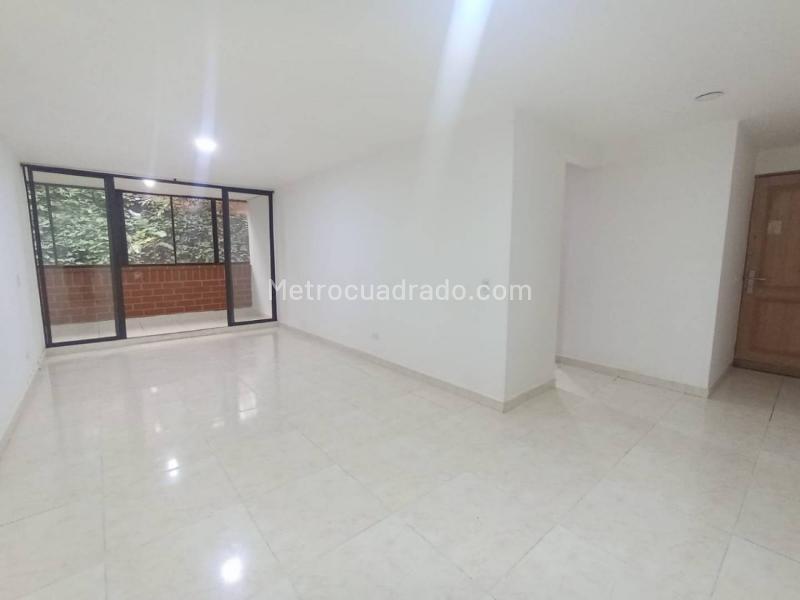 Apartamento Cómodo de 3 Alcobas en Loma de San Julián - 2