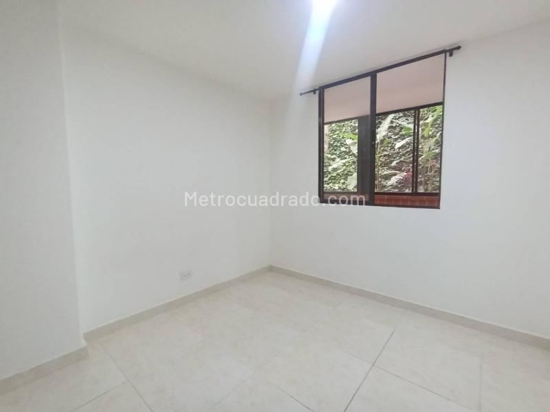 Apartamento Cómodo de 3 Alcobas en Loma de San Julián - 4