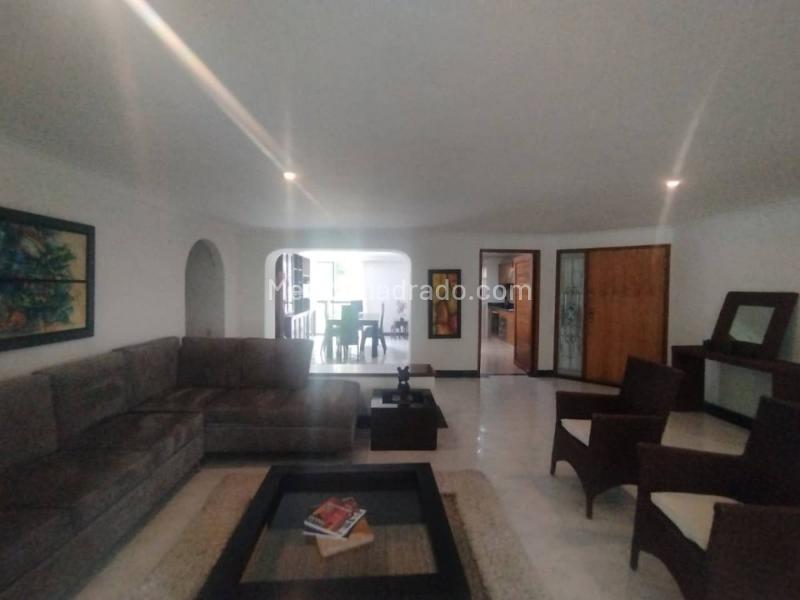 Apartamento Amoblado Luminoso de 3 Alcobas en Los Balsos - 4