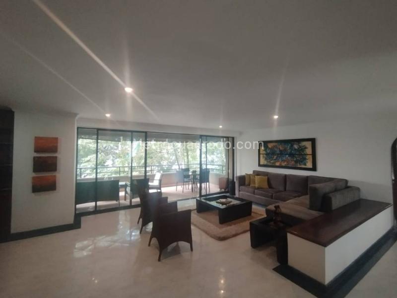 Apartamento Amoblado Luminoso de 3 Alcobas en Los Balsos - 7