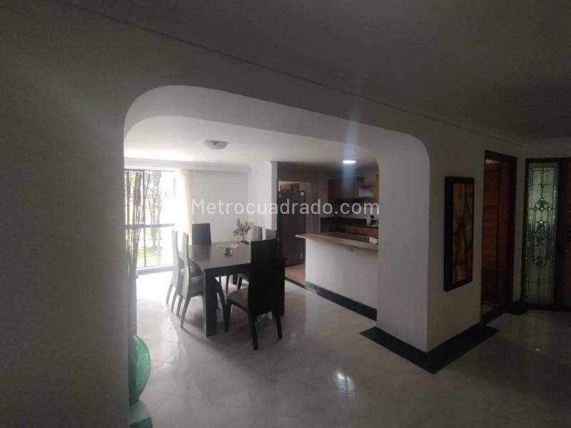 Apartamento Amoblado Luminoso de 3 Alcobas en Los Balsos - 9