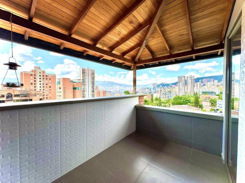 Remodeled 2BR Apartment with Natural Light