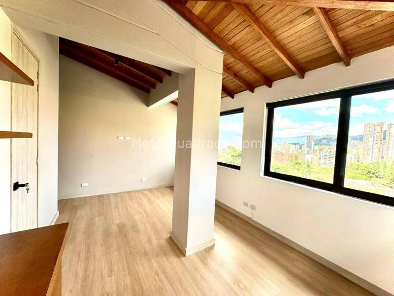 Remodeled 2BR Apartment with Natural Light - 8