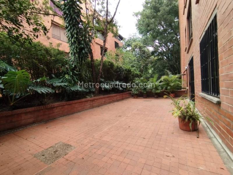 Apartamento Estiloso de 2 Alcobas con Terraza en La Concha - 2