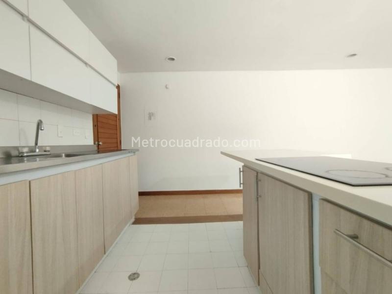 Apartamento Estiloso de 2 Alcobas con Terraza en La Concha - 5