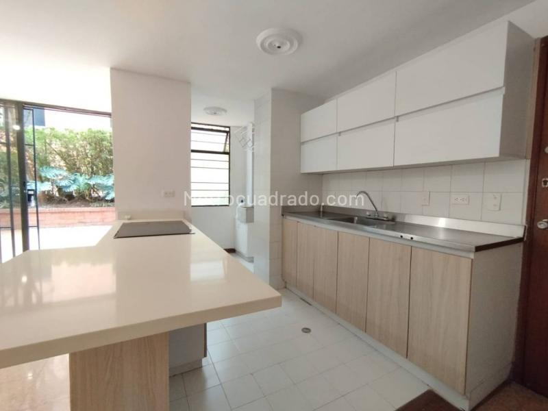 Apartamento Estiloso de 2 Alcobas con Terraza en La Concha - 6