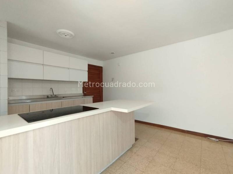 Apartamento Estiloso de 2 Alcobas con Terraza en La Concha - 7