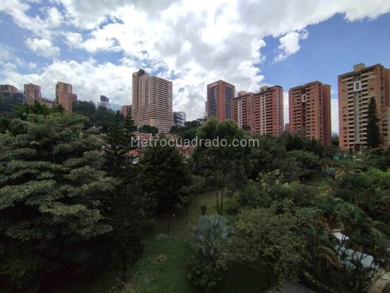 Apartamento Moderno de 2 Alcobas en Altos del Poblado - 2