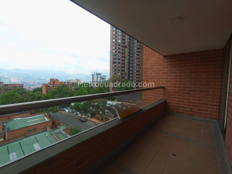 Comfortable 3BR Apartment with City View in Loma Del Campestre - 2