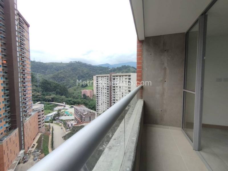 Apartamento nuevo de 3 alcobas con balcón en Loma San Jose - 2