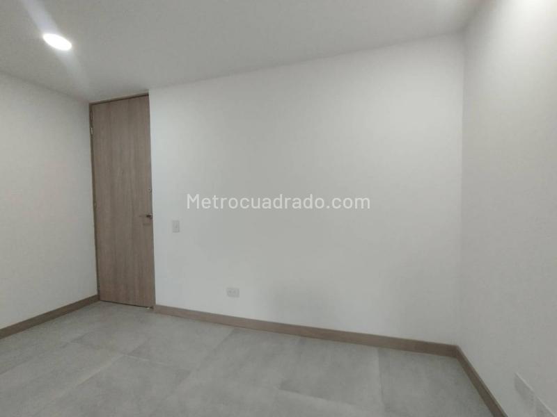 Apartamento nuevo de 3 alcobas con balcón en Loma San Jose - 4