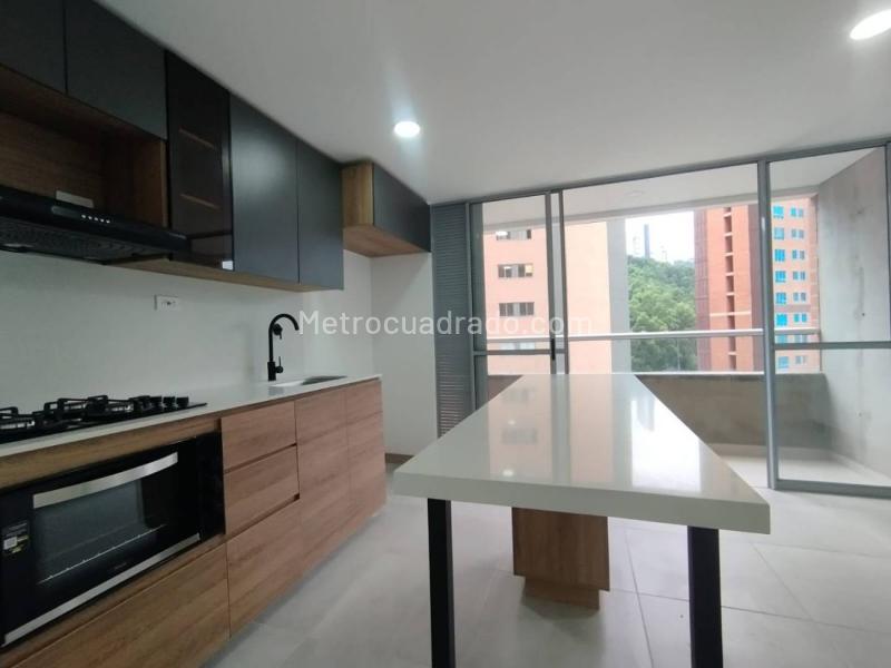 Apartamento nuevo de 3 alcobas con balcón en Loma San Jose - 8