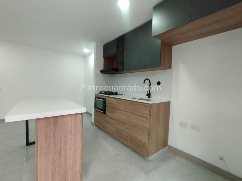 Apartamento nuevo de 3 alcobas con balcón en Loma San Jose - 9