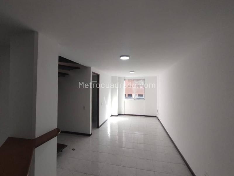 2BR Duplex Apartment with Private Parking in La Loma del Indio