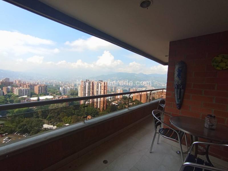 Apartamento de 2 Alcobas con Doble Parqueadero Cubierto en Loma - 2