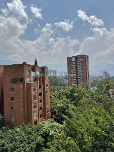 Apartamento de 3 alcobas en arriendo en Loma Del Campestre, Medellín, 96 m² · foto 2 de 8