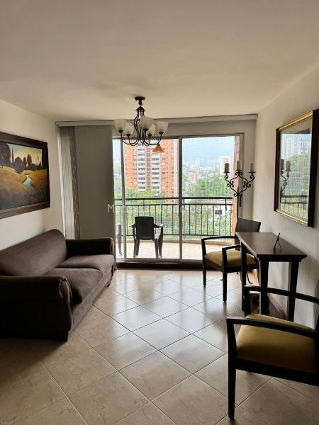 Charming 3BR Apartment with Balconies in Loma Del Campestre - 3